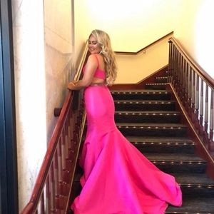 Size 4 Sherri hill gown!